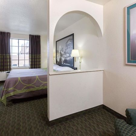 Super 8 By Wyndham Tulsa/Downtown/East Hotel Exterior foto